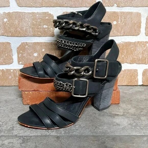 Colonial Madness Women's Leather Chain-Link Detail Heel - Picture 1 of 5